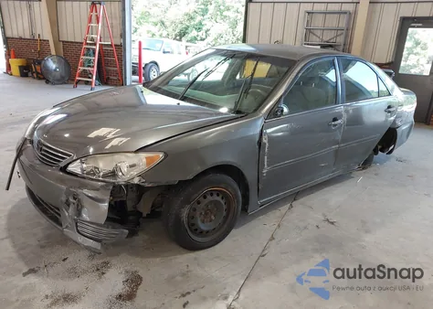 2006 Toyota Camry Le z USA, uszkodzony, nr VIN JTDBE32K563047994